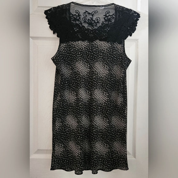 Dress Barn Capped Sleeve Blouse - Picture 2 of 4